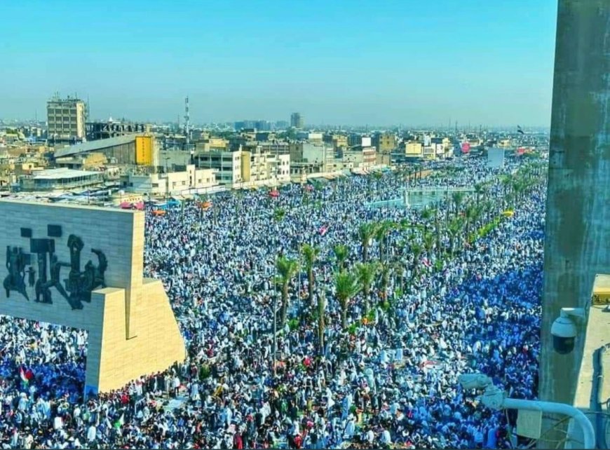 آلاف العراقيين يحتشدون في ساحة التحرير دعماً لفلسطين.