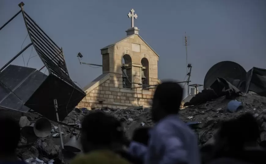 طيران الاحتلال دمرت إحدى أقدم الكنائس في فلسطين بعد قصفها خلال العدوان على غزة الليلة الماضية.