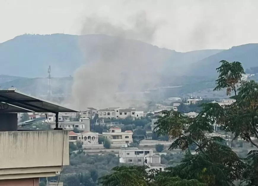 قصف مدفعية الاحتلال لبلدة عيتا الشعب جنوب لبنان.