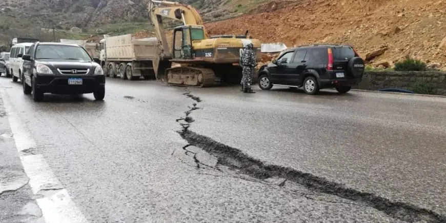 بالصورة: كارثة تهدد طريق عام ضهر البيدر ..!!