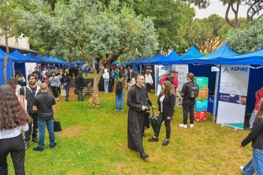 معرض الوظائف في جامعة الروح القدس... منصة للتواصل بين أصحاب العمل والطلاب