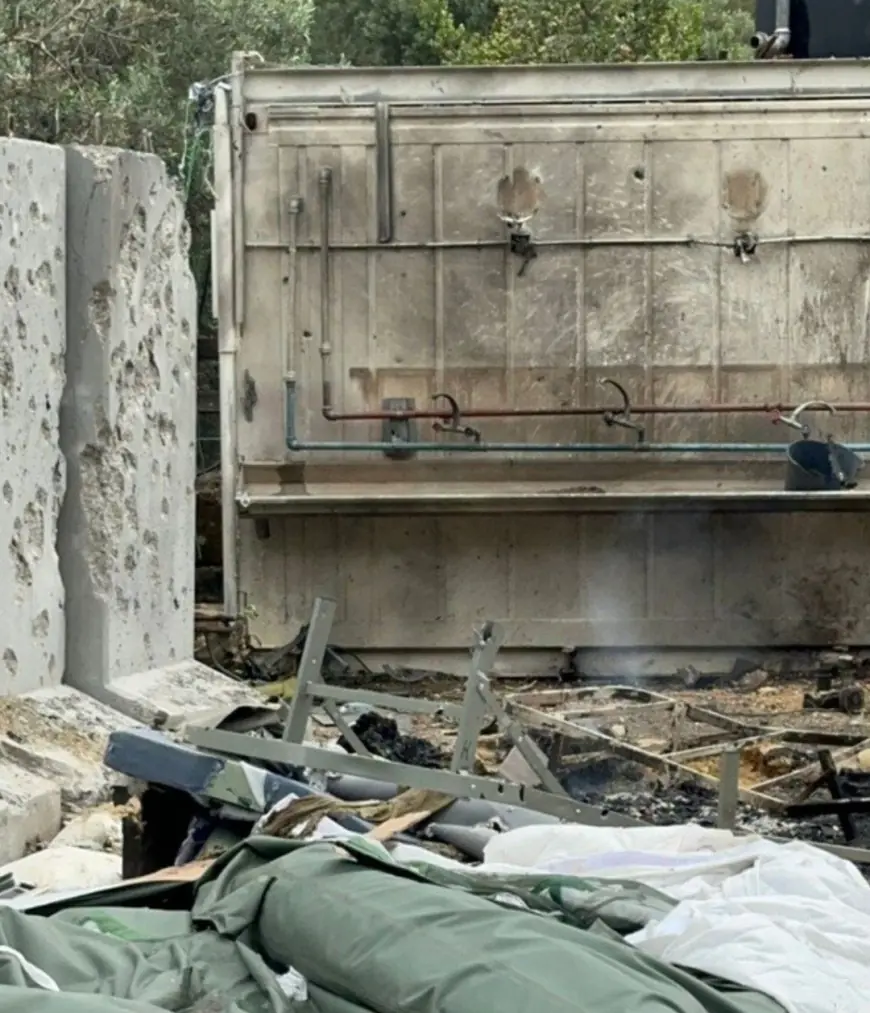 قناة 12 العبرية: صورة من مكان انفجار الطائرة بدون طيار الانتحارية التي أطلقها حزب الله قبل يومين تجاه المطلة وأصابت تجمعًا لجنود الجيش الإسرائيلي ما أدى لمقتل جنديين.