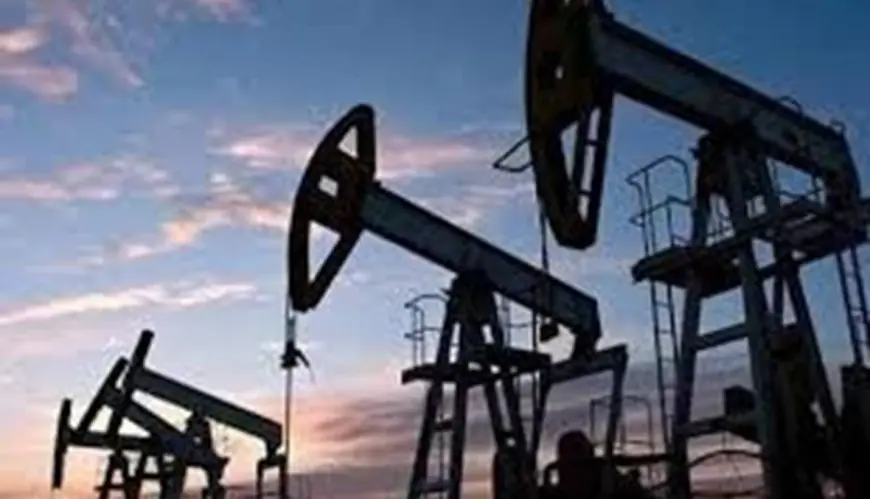 النفط يرتفع بفعل حرائق الغابات في كندا وتوقعات بتراجع المخزونات الأميركية