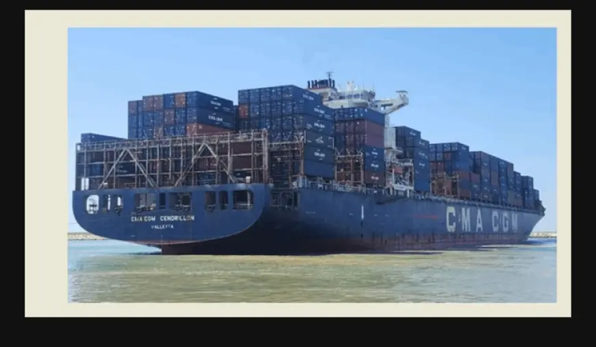 سفينة الحاويات الضخمة CMA CGM CENDRILLON رست في مرفأ طرابلس