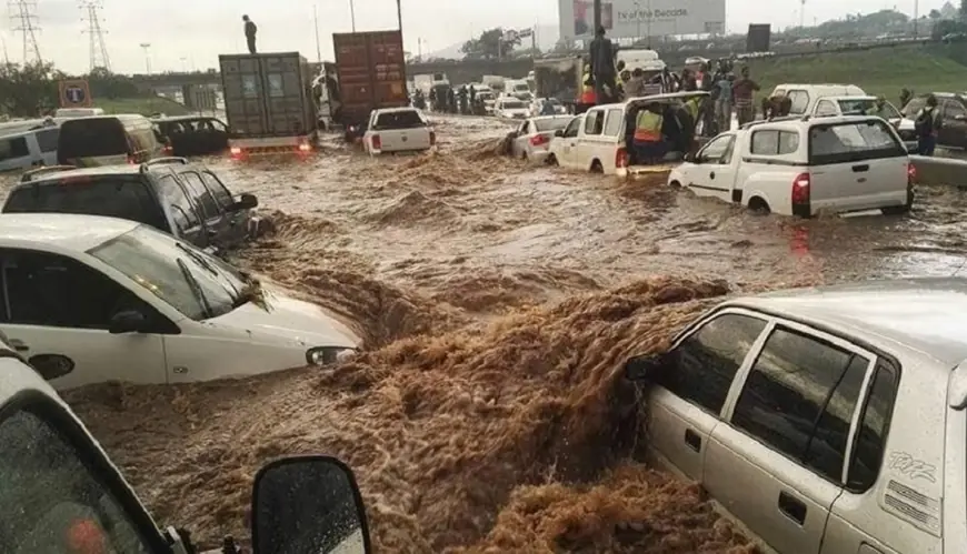 12 قتيلاً جراء فيضانات في جنوب أفريقيا