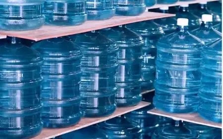 محضر ضبط بحق صاحب محل تعبئة مياه مكررة