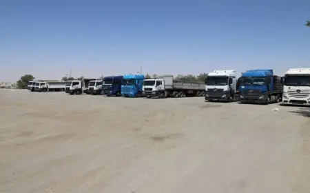 بينها براد وحدات دم... عبور 50 شاحنة مساعدات أردنية جديدة إلى غزة