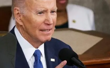 أول برلماني ديموقراطي يدعو بايدن للانسحاب من السباق الرئاسي