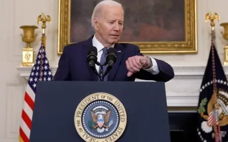 أخبار العالم ديمقراطيون يثيرون تساؤلات جديدة عن لياقة بايدن للرئاسة