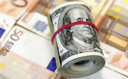 تراجع الدولار يدعم صعود الإسترليني واليورو قبيل الانتخابات البريطانية والفرنسية