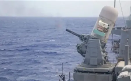 الفرقاطة دمرت طائرتين مسيرتين في منطقة خليج عدن