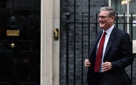 توني بلير يوجه "نصيحة" إلى ستارمر