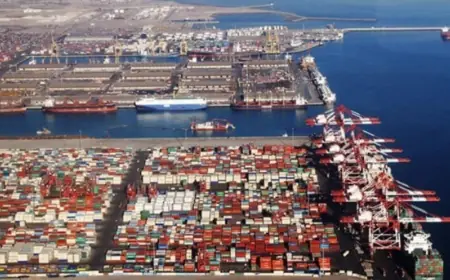 سفينة حربية إيرانية تتعرض لحادث في ميناء بندر عباس