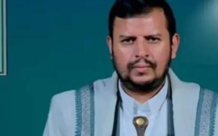 الحوثي: سنقابل كل شيء بمثله البنوك بالبنوك ومطار الرياض بمطار صنعاء والموانئ بالميناء