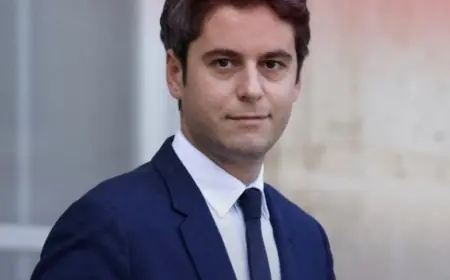 رئيس وزراء فرنسا:   ‏- سأقدم استقالتي غدا لرئيس الجمهورية