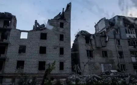 أوكرانيا: مقتل شخصين وأضرار بميناء في هجوم روسي