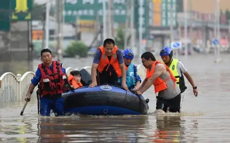 أمطار غزيرة تتسب في محاصرة مئات الأشخاص في التيبت