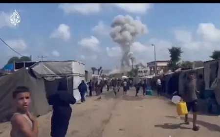 بالفيديو - اللحظات الأولى للغارات الإسرائيلية على منطقة مواصي خان يونس