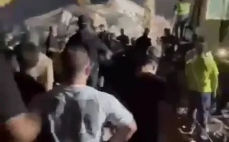 بالفيديو - مشاهد من مواصلة الطواقم رفع الأنقاض بعد قصف الاحتلال مبنى في بلدة صفد جنوب لبنان