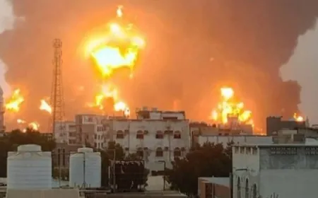 توعد الحوثيون إسرائيل، الأحد، بالرد على ضربات مميتة غداة استهدافها ميناء الحديدة اليمني ما تسبب  بحريق هائل لا يزال مستمرا.