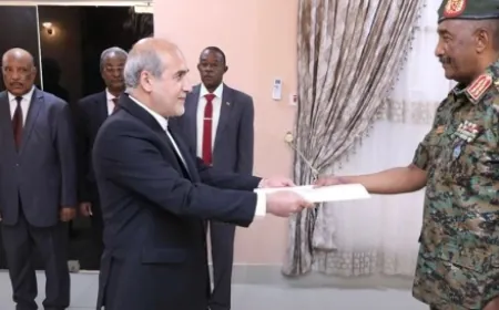 البرهان يتسلم أوراق اعتماد السفير الإيراني لدى السودان