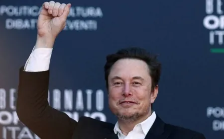 إيلون ماسك يغرّد بحماسة على انسحاب بايدن... ماذا قال؟