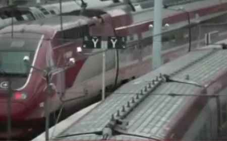 شركة ‎يوروستار الأوروبية للقطارات تقول إن ‎فرنسا قامت بتحويل القطارات السريعة من وإلى ‎باريس إلى السكك الحديدية العادية بعد العطل الذي حدث