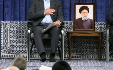 بالفيديو - الرئيس الايراني الجديد "مسعود بزشكيان" يستلم المقر الرئاسي رسميا من نائب الرئيس محمد مخبر