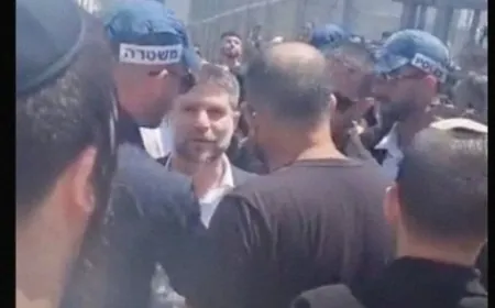 القناة 13 العبرية: أهالي بلدة  مجدل شمس يوجهون الهتافات ضد وزير المالية الإسرائيلي المتطرف سموتريتش "ارحل من هنا يا مجرم، لا نريدك في الجولان"