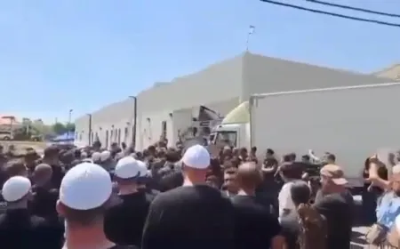 بالفيديو - أبناء الجولان السوري المحتل يتصدون لنتنياهو ويحاولون منعه من دخول مجدل شمس