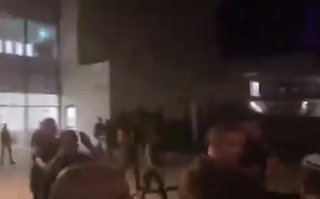 بالفيديو - عشرات متظاهرين يقتحمون مقر الشرطة العسكرية حيث يخضع جنود معتقل سديه تيمان للتحقيق