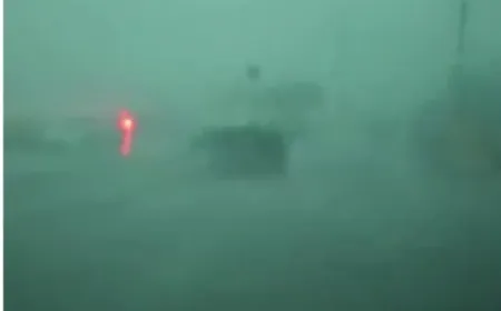 تسببت بقطع الكهرباء عن آلاف المنازل.. عاصفة مدمرة تضرب مدينة ‎أوماها الأميركية والسلطات توصي السكان بالاختباء