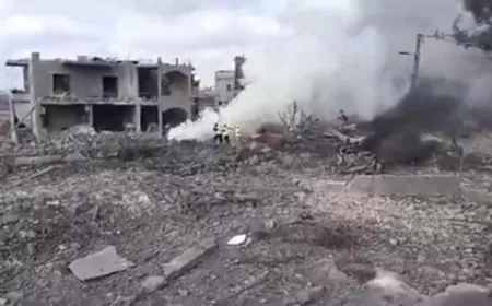 بالفيديو - آثار الغارة على المنزل المستهدف في بلدة ‎شمع وتعمل فرق الإسعاف على رفع الأنقاض