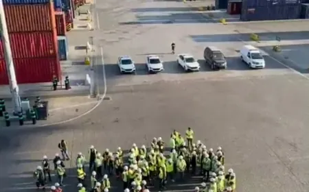 بالفيديو - البواخر في مرفأ بيروت تُطلق صافراتها بتوقيت ذكرى إنفجار ٤ آب