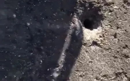 بالفيديو - آثار الصاروخين اللذين استهدفا دراجة نارية عند طريق عبا - جبشيت