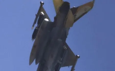 صورة لمقاتلة ‎F16i ‎Soufa ثنائية المقعد تابعة لسلاح جو العدو الاسرائيلي اثناء تحليقها على علو منخفض في اجواء بيروت