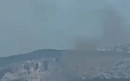 بالفيديو - اشتعال النيران في مكان سقوط الصواريخ قبل قليل في الجليل الغربي قرب شلومي.