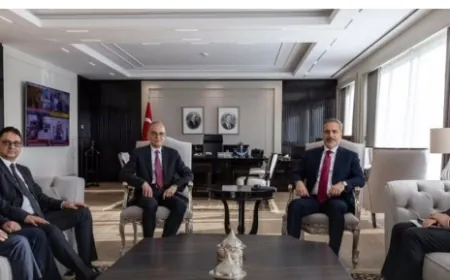 وزير خارجية تركيا يستقبل ممثلين للمعارضة السورية