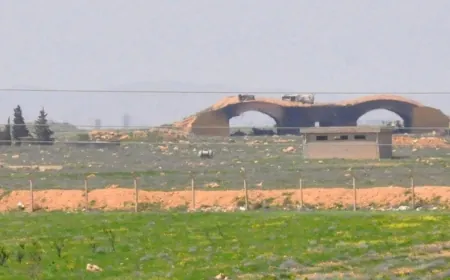 المرصد السوري: 7 إصابات بالقصف الإسرائيلي قرب مطار الشعيرات