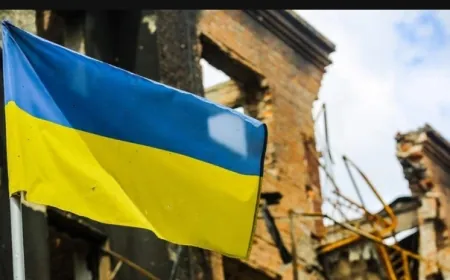 أوكرانيا تقول إنها قصفت منصة غاز بحرية سابقة تستخدمها قوات روسيا