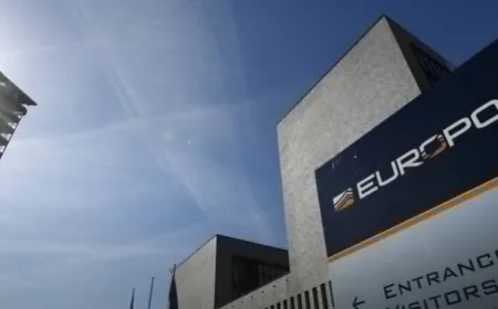 إيطاليا... القبض على مشتبه به في طباعة 11 مليون يورو مزورة