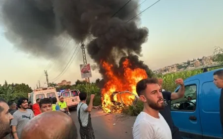 بالفيديو - مشاهد لاستهداف مسيرة إسرائيلية سيارة على طريق دير قانون النهر جنوبي لبنان