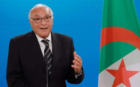 وزير الخارجية الجزائري: الجزائر تنظر حاليا في أسرع طريقة ممكنة لإرسال الفيول اليه