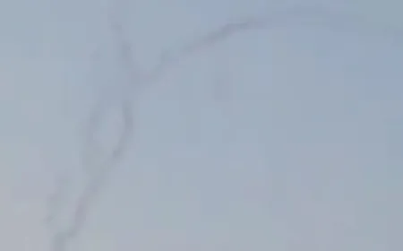 بالفيديو - لحظة اعتراض القبة الحديدية صواريخ أطلقت من ‎لبنان في  أجواء  مستوطنة راموت نفتالي