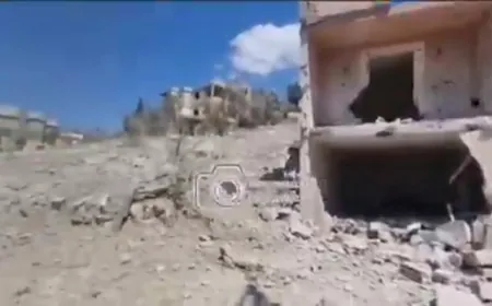 بالفيديو - اثار الدمار الذي لحق بالمنازل المجاورة للمنزل المستهدف في بلدة ميس الجبل