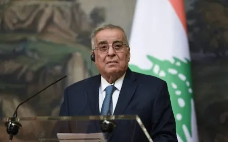 اتصال بين بوحبيب ونظيره الإيراني.. ماذا دار بينهما