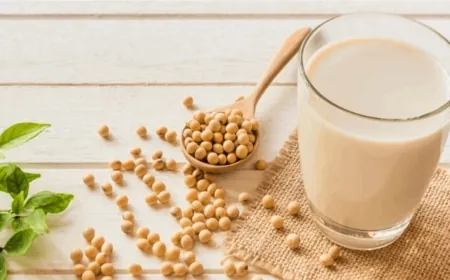 بين حليب البقر وحليب الصويا.. أيهما أفضل؟