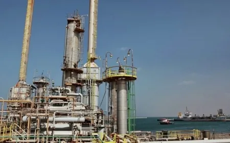 حكومة شرق ليبيا تقرر إغلاق جميع حقول النفط ووقف الإنتاج والتصدير