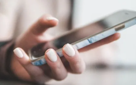 مواطنون يتلقون رسائل نصية باللغتين العربية والعبرية.. ما قصتها؟