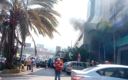 بالفيديو - احراق عدد من المصارف في منطقة الدورة